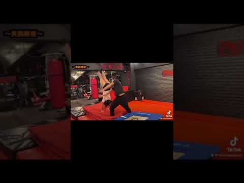 【TikTok】ブルマでひたすらバク転！？ #shorts