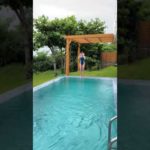 競泳水着で全力ダイブ！