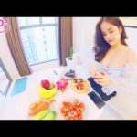 VR360 Lookbook – Beautiful girl with Amazing fruit cutting skill