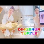 VR360 Lookbook – Beautiful girl rescues sea turtle stuck in bathtub