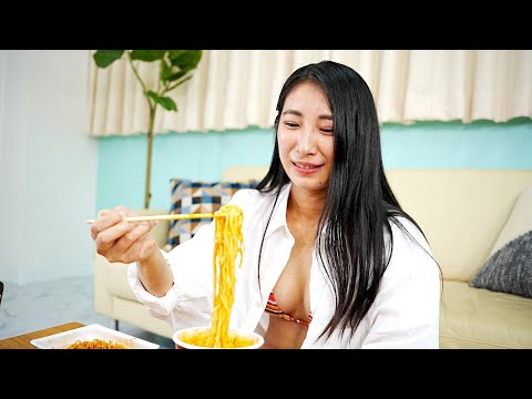 【 激辛w 】辛い物が苦手な グラビア アイドル が 激辛カップ麺を食べ比べ！ 汗をかきながら 実食レポート！【 グラドル えちえち 】