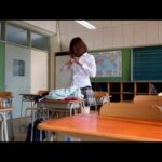 【懐かしい】グラビアアイドル が教室で挑戦！〇〇タオルを使ってスクール水着に着替えてみた！【宇佐宮さくら】