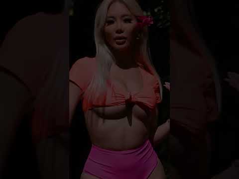 Anthia Mo: Swimsuit Model Moves