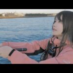 船上で釣って食って呑まれる女。