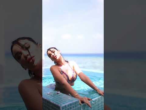 Bikini Model Melinda Hot Tub Shoot