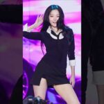 도저히 눈을 뗄 수 없는 지헌이 #백지헌 #BAEKJIHEON #프로미스나인 #fromis9 #AOA #짧은치마