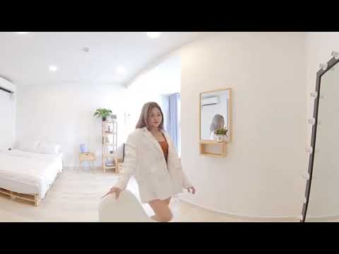 VR360 META – Pretty Little Girl Taking A Selfie In Front Of The Mirror