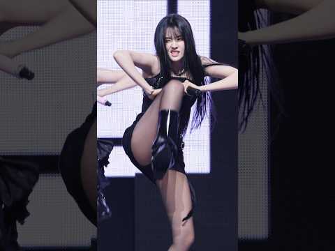 심자윤씨!!! 발차기 잘한다? #윤 #심자윤 #Yoon #스테이씨 #STAYC #직장인들